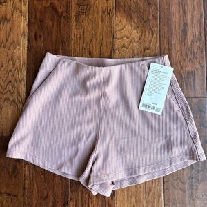 lululemon ribbed softstreme HR shorts 2”